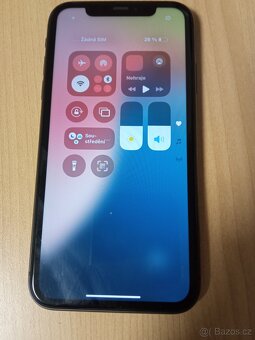 iPhone 11 64 GB - skvělý stav + kabel a kryt - 4