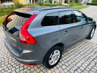 Volvo XC60 2.4D 4x4 5VÁLEC 140KW AUT 1.MAJITEL LED SERVISKA - 4