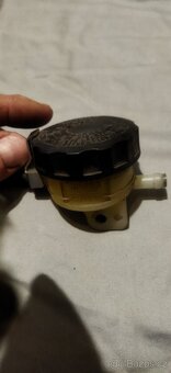 Prodám nádobku brzdové kapaliny - 4