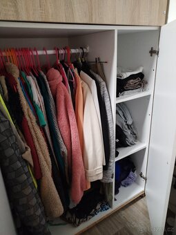 Palanda se stolem a skříní - 4