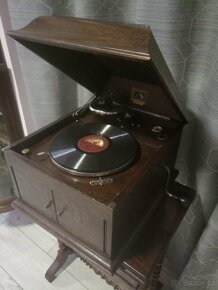 Dřevěný gramofon H.M.V - 4