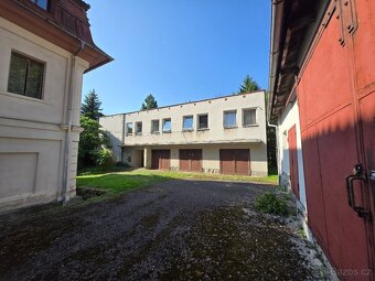 Velký dům + další, pozemek 9.376 m2 - 4
