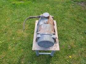 Prodám elektromotor s řemenicí. - 4