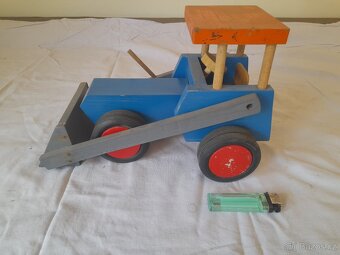 Retro hračka traktor dřevěný - 4