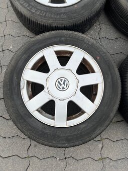 Originální ALU VW 5x112 R15 - pneu 6-7mm - 4