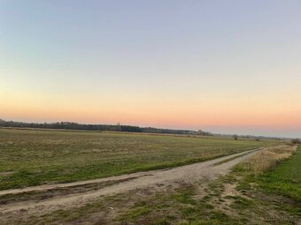 Veľký Pozemok 45 172 m² pri Malých Levároch - 4