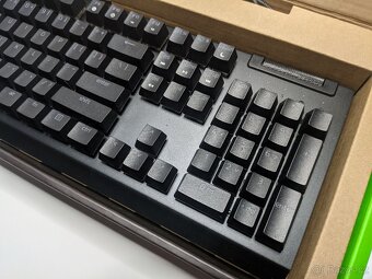 Mechanická klávesnice Razer blackwidow V4 x - 4