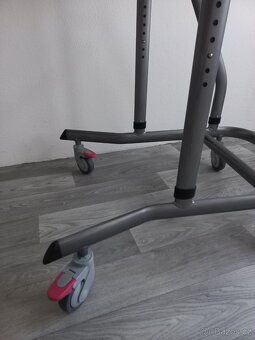 Chodítko pro seniory čtyřkolové s podporami - 4