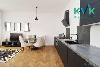 Pronájem designové garsoniéry 49 m2, rekonstrukce, Karlovy V - 4