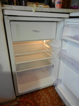 Chladnička s mrazákem ZANUSSI 146L - 4