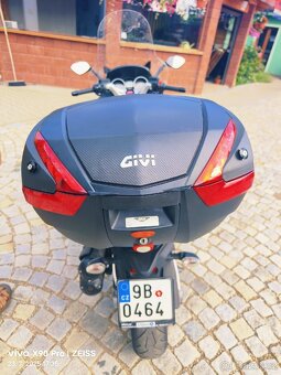 Aprilia SR 850 - 4