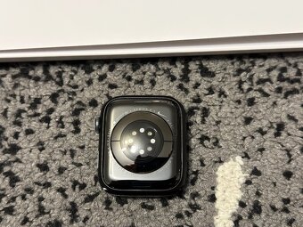 Apple Watch Series 6 44mm Space Gray, edice NIKE - 4