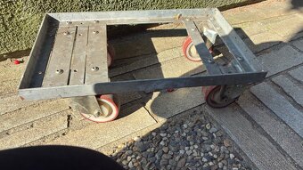 🧰 Kovové přepravní vozíky / plošiny s otočnými kolečky - 4