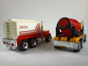 MATCHBOX - 1981 PETERBILT DOMIEŠAVAČ,1981 PETERBILT CISTERNA - 4