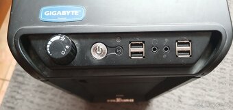 Pc skříň   Thermaltake Element G + DVD vypalovačka - 4