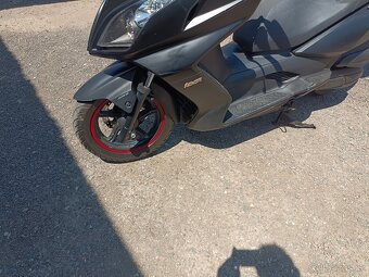 Kymco Downtown 125 černý 2 - 4