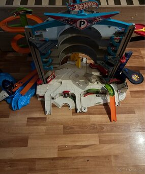 Hot wheels garáž - 4