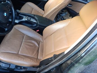 BMW E60 interiér - 4