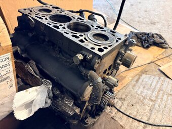 Motor VW T6 CXE Bi-Tdi 150kw poškozený ve válci - 4