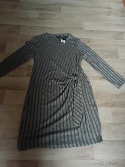 NOVÉ ŠATY PRUHOVANE ŠEDÉ ESMARA L/44 - 4