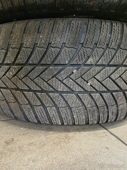 245/45R18 - 4