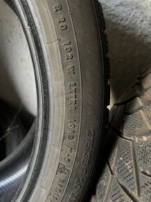 Prodám pneu 275,35R20 102W Continentál zimní 2 ks - 4
