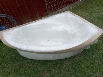 Prodáme sekačku HECHT, rohovou vanu - 4