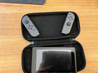 🎮 Nintendo Switch + ochranný obal – TOP stav - 4