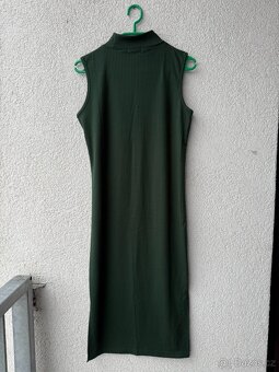 Zelené dlouhé šaty s rozparkem - 4