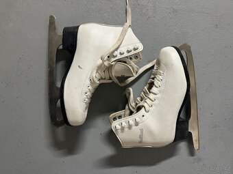 Prodej ledních dívčích dámských bruslí,velikost 28,33,34 - 4