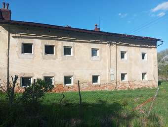 Prodej dvou rodinných domů s velkými stavebními pozemky - 4