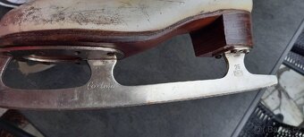Staré dámské brusle - 4