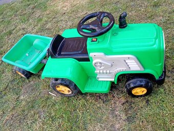 Dětský elektrický traktůrek s vlečkou. - 4