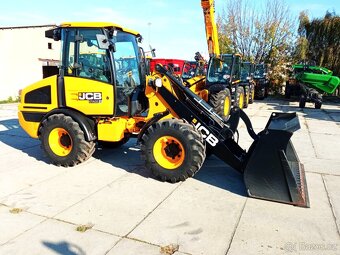 Kloubový nakladač JCB 407 AG - 4