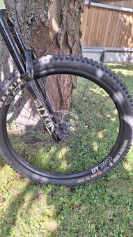 Prodám Canyon Spectral CF 9 2022 váha 13,6Kg - 4