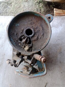 Prodám díly na lis k442 - 4