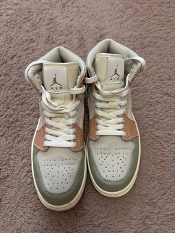 Nike Jordan 1 Mid Milan - 4