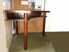 Prodám rohový stůl s vykrojením (PC stůl / psací stůl) - 4
