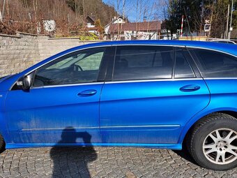 Mercedes-Benz R500 (W251) – 5.0 V8 | 6 míst - 4
