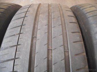 215/45R18 - 4