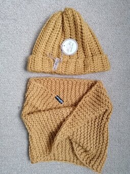 Nová sada dámské vlněné čepice a nákrčníku v hořčicové - 4