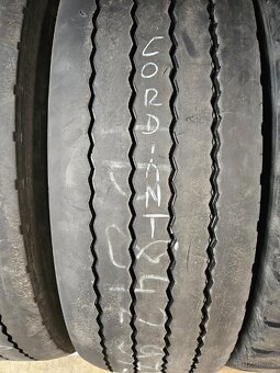 Nákladní vodící pneu 295/80R22,5 - 4