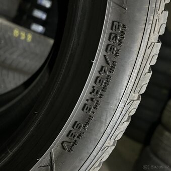 Zimní pneu 235/45 R18 98V Goodyear 6mm - 4