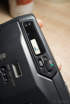 Kinofilmový kompakt Pentax Zoom 60 date - 4