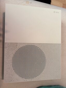 Xbox One S - 4
