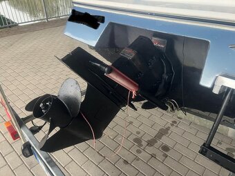 Bayliner Capri 1851 s prívesom a motorovým člnom - 4