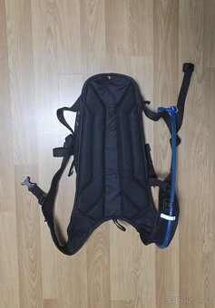 Batoh Camelbak ROGUE light 7 l s pitným vakem 2 l černý - 4