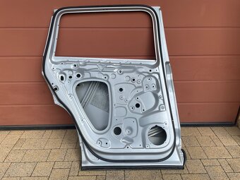 Škoda Kodiaq levé zadní dveře LA7W - 4