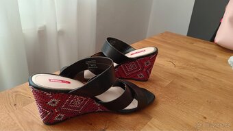 Letní sandály / nazouváky na klínku, nové, vel. 40, Baťa - 4