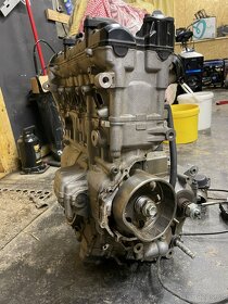 Suzuki GSX-R 1000 K4 díly motoru - 4